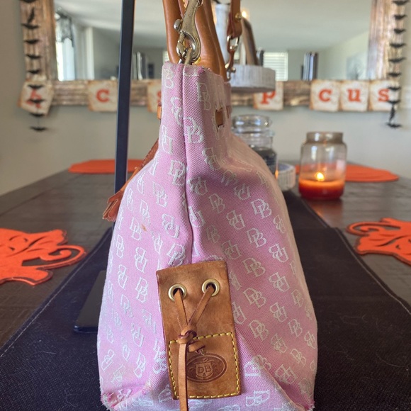 Dooney & Bourke Signature Logo Purse (Pink) w/Gold Haddware & Shoulder Strap. - Picture 6 of 12